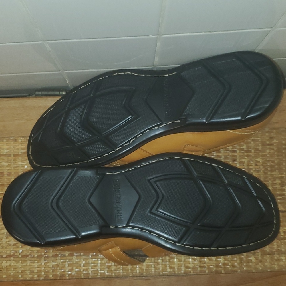 New Men's Sandals - Picture 2 of 5